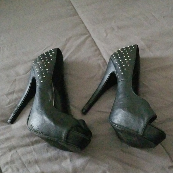 High heels - Picture 3 of 4
